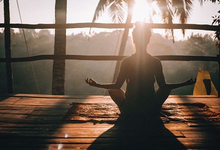 Deine ideale Sommer-Yogaroutine zum Weltyogatag
